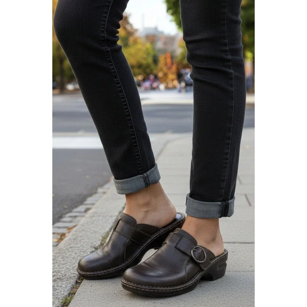 Björndal KellyAnne women's clogs in brown leather-size 8